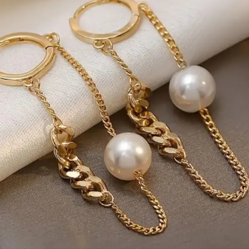 🎶 Earrings with faux pearl